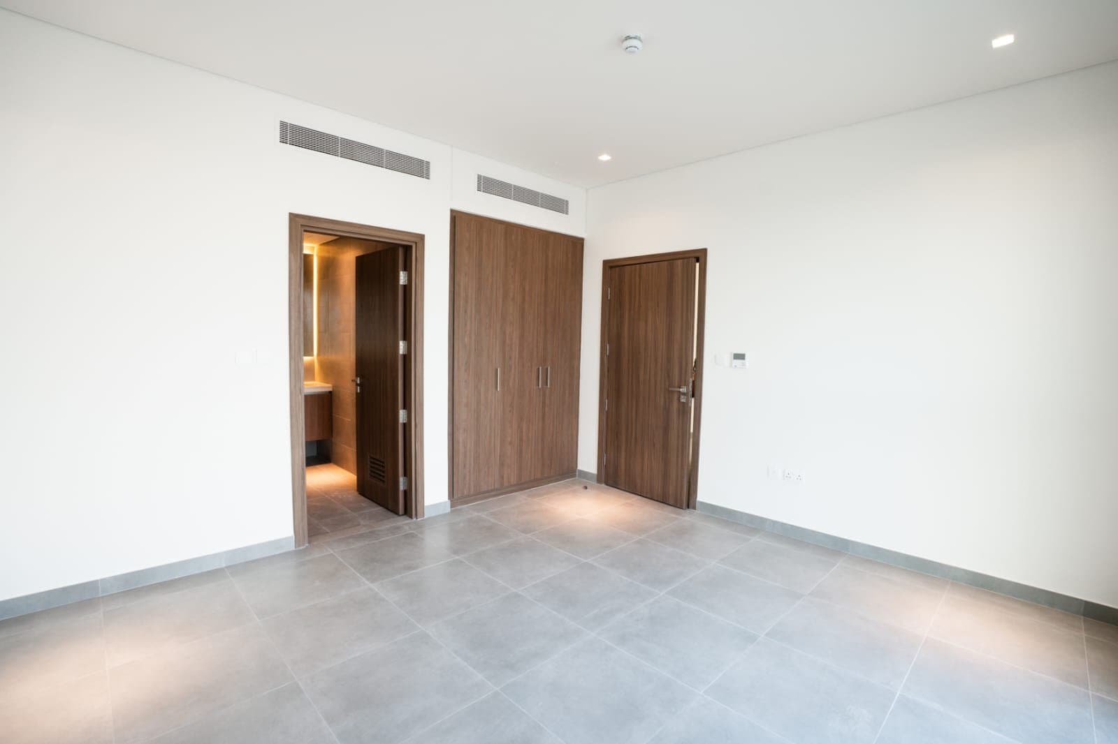Stunning 2BHK | Single Row | Brand New — 5