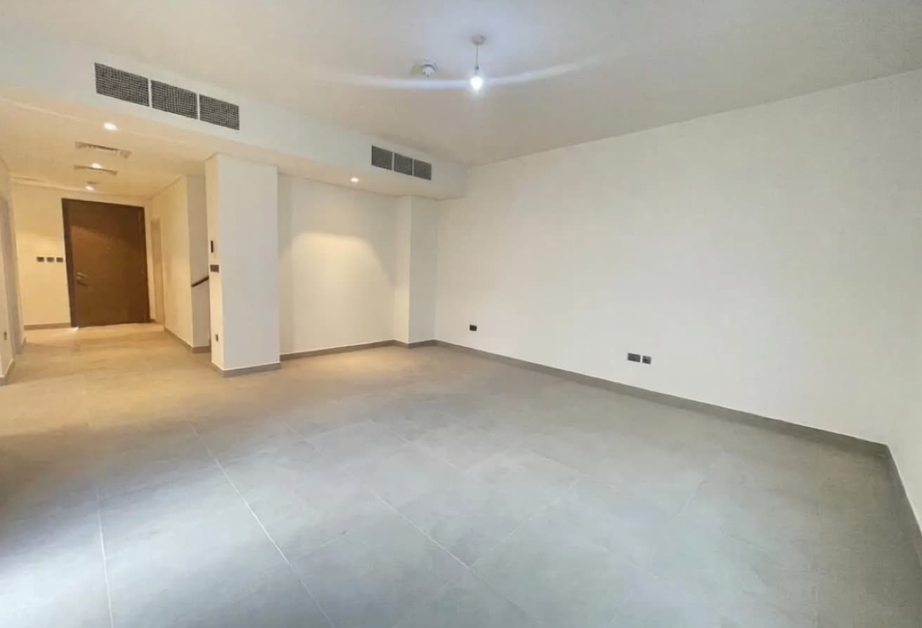 Prime Location | Spacious Villa and Luxurious — 7