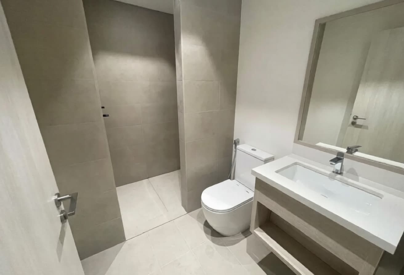 Prime Location | Spacious Villa and Luxurious — 9