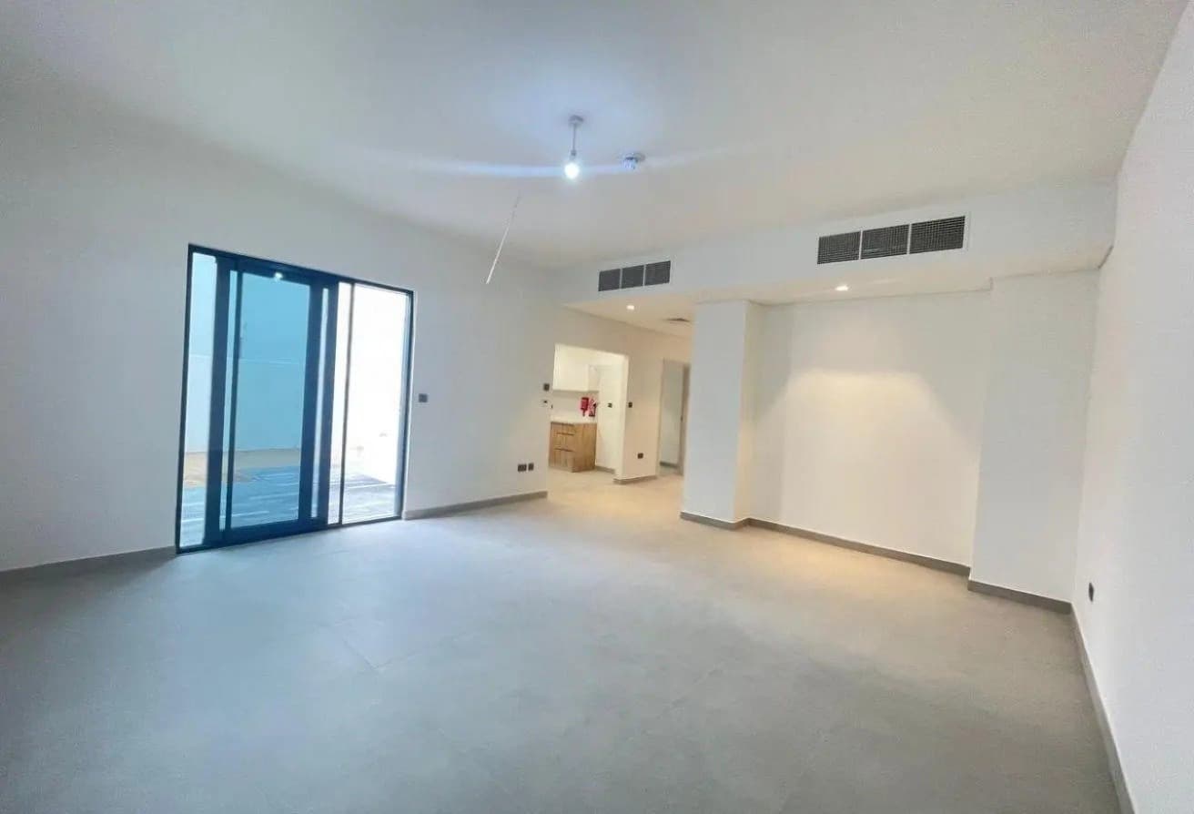 Prime Location | Spacious Villa and Luxurious — 6