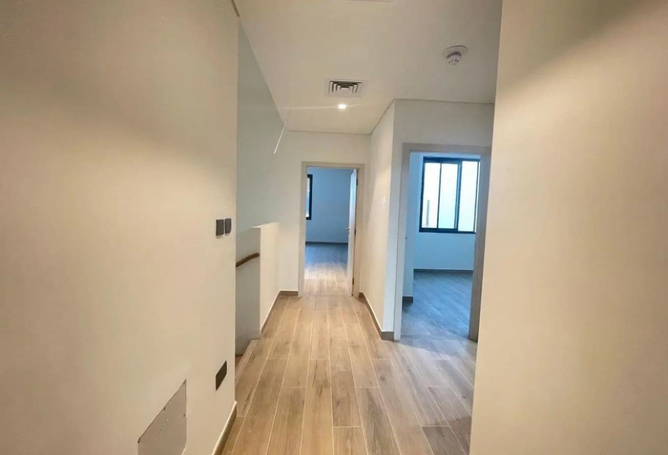 Prime Location | Spacious Villa and Luxurious — 5