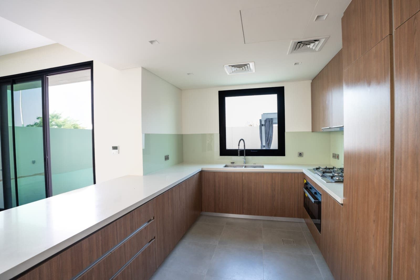 Ready to move in | Brand New | Spacious — 6
