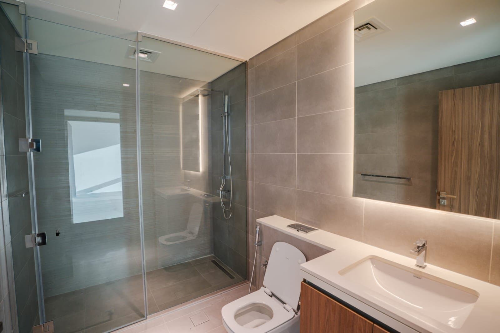 Ready to move in | Brand New | Spacious — 7