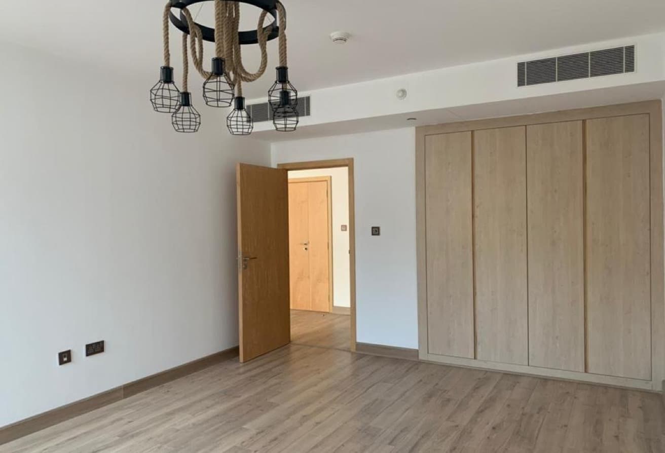 Elegant 1BR | Vibrant Apartment | Prime Area — 5