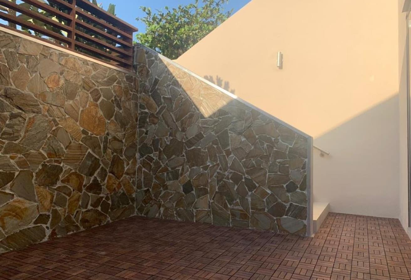 Elegant 1BR | Vibrant Apartment | Prime Area — 11