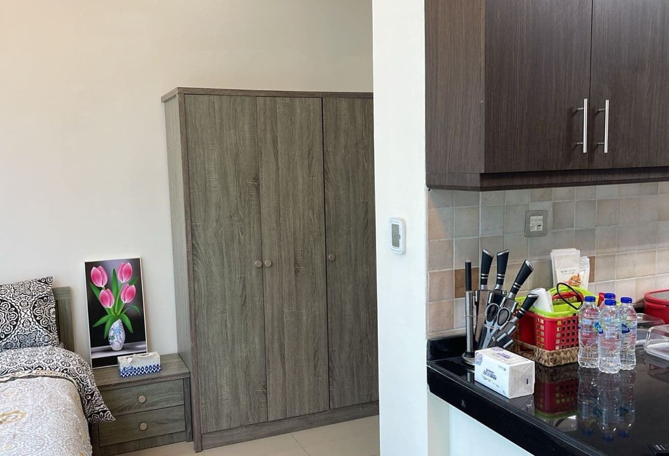 Fully Furnished | Charming Studio | Prime Location — 9