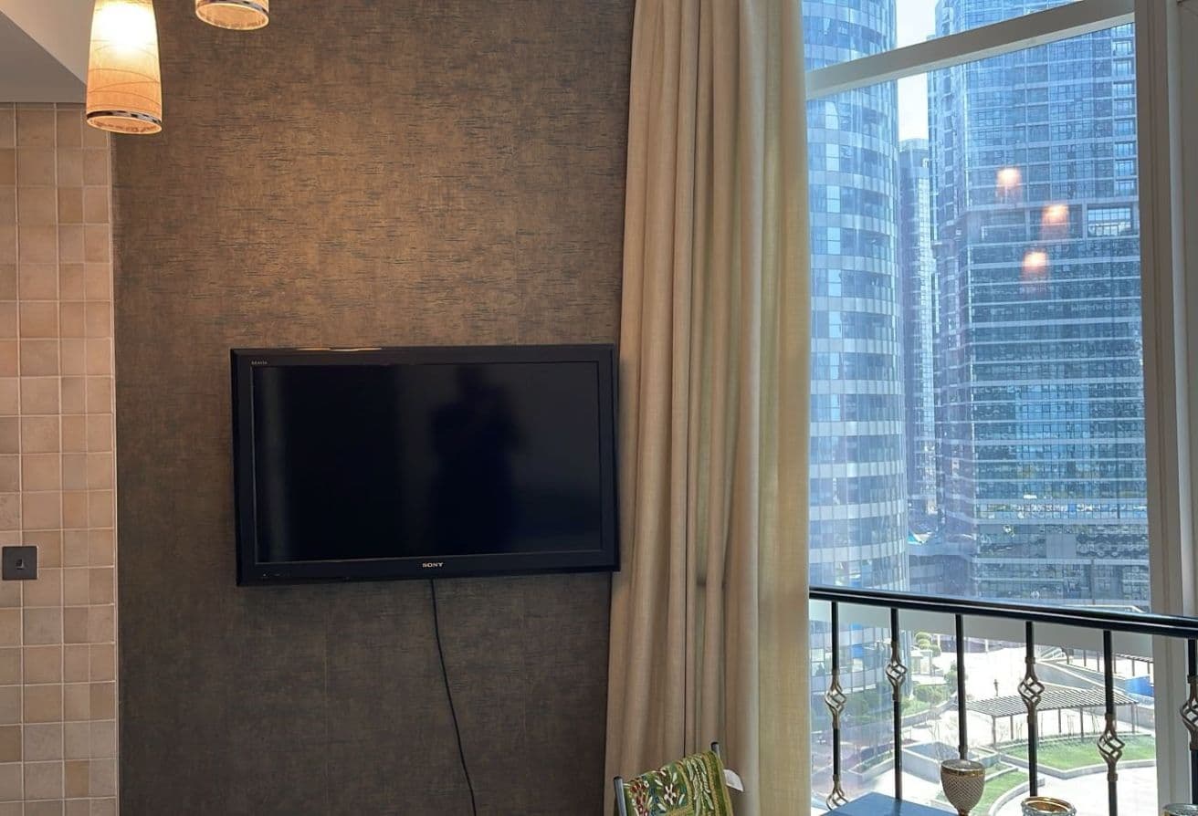 Fully Furnished | Charming Studio | Prime Location — 4