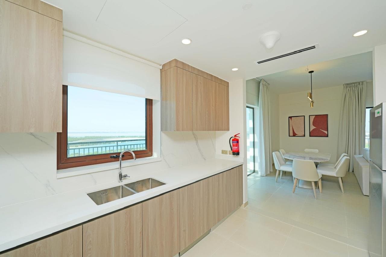 Vibrant 3BR Furnished with Balcony | Vacant — 5
