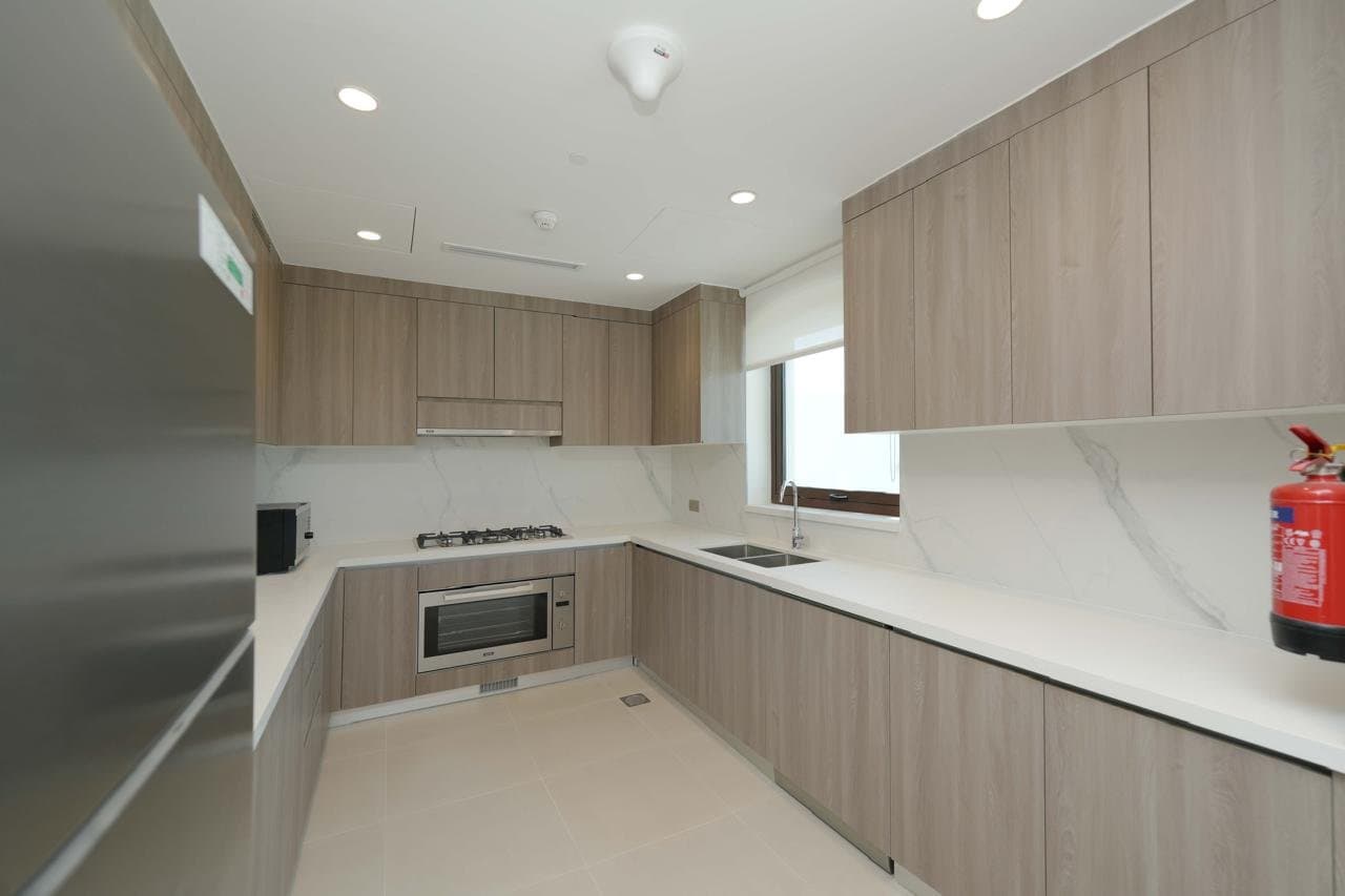 Vibrant 3BR Furnished with Balcony | Vacant — 8
