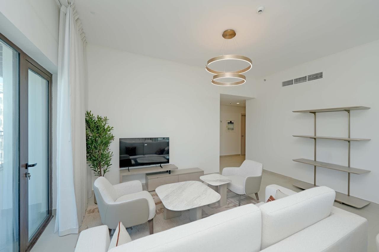Vibrant 3BR Furnished with Balcony | Vacant — 7