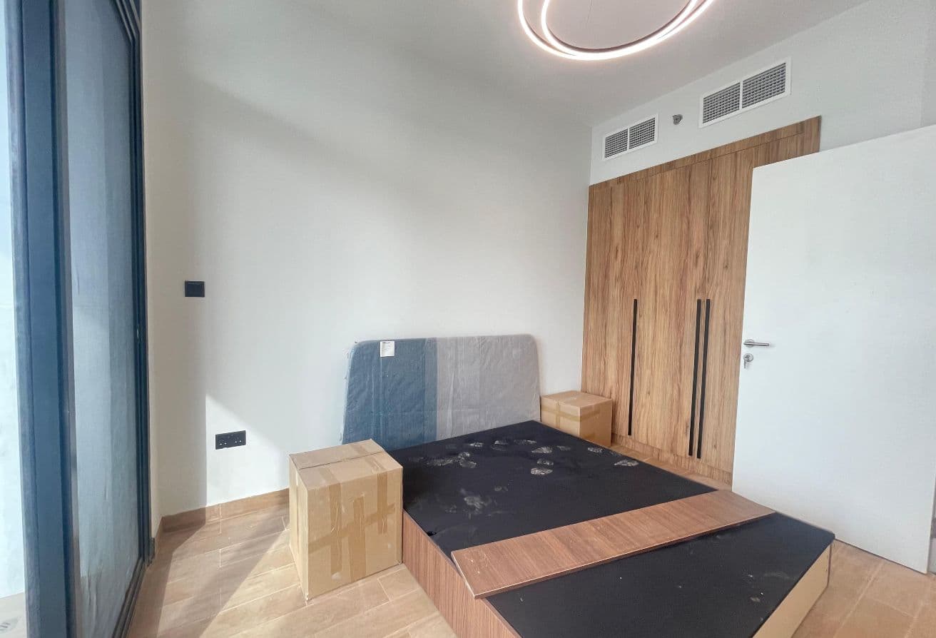 Fully Furnished | Big Balcony | Canal view — 4
